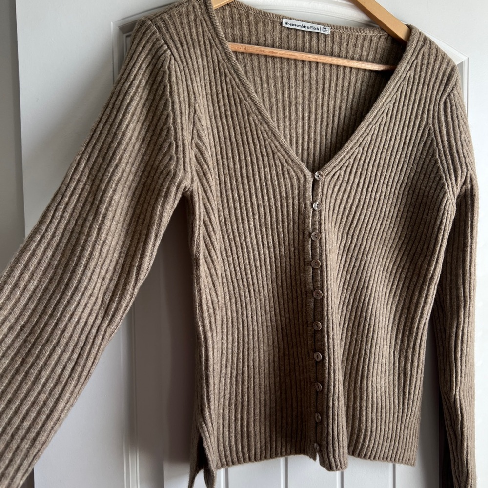 Abercrombie & Fitch Ribbed V-Neck Cardigan - Picture 2 of 5